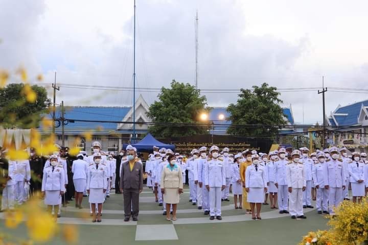 องค์การบริหารส่วนตำบลถ้ำสิงห์ โดยนายสันติ เกตุพิมล รองนายก อบต.ถ้ำสิงห์ คณะผู้บริหาร พนักงาน อบต.ถ้ำสิงห์ ร่วมพิธีถวายราชสักการะ วางพานพุ่ม และจุดเทียนถวายพระพรชัยมงคลในกิจกรรมเฉลิมพระเกียรติพระบาทสมเด็จพระเจ้าอยู่หัว 28 กรกฎาคม 2565 ณ บริเวณหน้าสำนักงานเทศบาลเมืองชุมพร