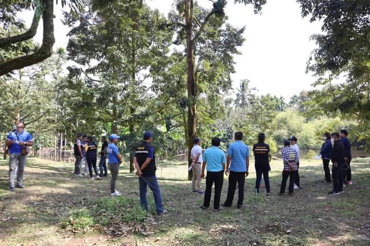 สำนักงานทรัพยาน้ำแห่งชาติ ภาค 4 นางสาวอรพรรณ จุลภักดิ์ ผู้อำนวยการประสารงานลุ่มน้ำภาคใต้ฝั่งตะวันออกตอนบน นางสาวเอื้องฟ้า นวลมี นายกองค์การบริหารส่วนตำบลถ้ำสิงห์และคณะผู้บริหาร นายสานิตย์ จาตุรัตน์ ปลัดองค์การบริหารส่วนตำบลถ้ำสิงห์ ลงพื้นที่ตรวจดูสภาพน้ำท่วมในตำบลถ้ำสิงห์